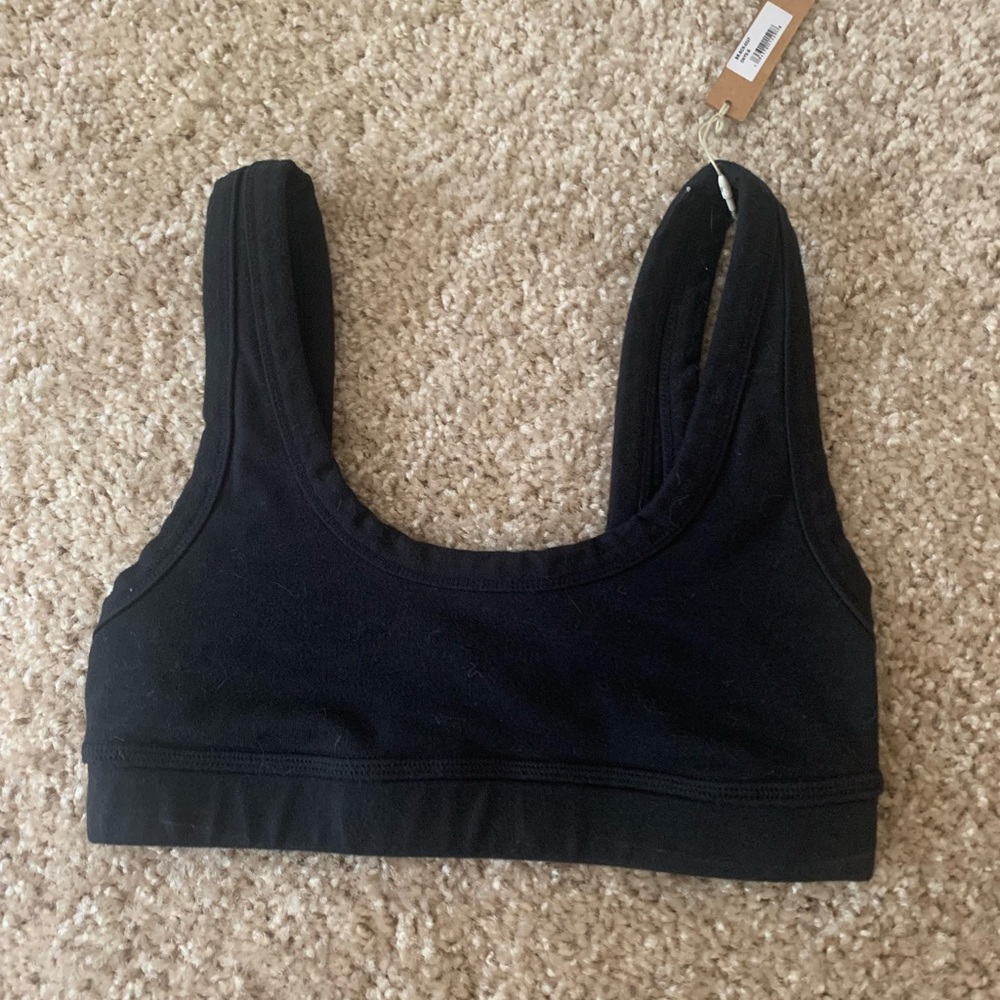 Skims outdoor basics drop 2 bra.NWT. Small